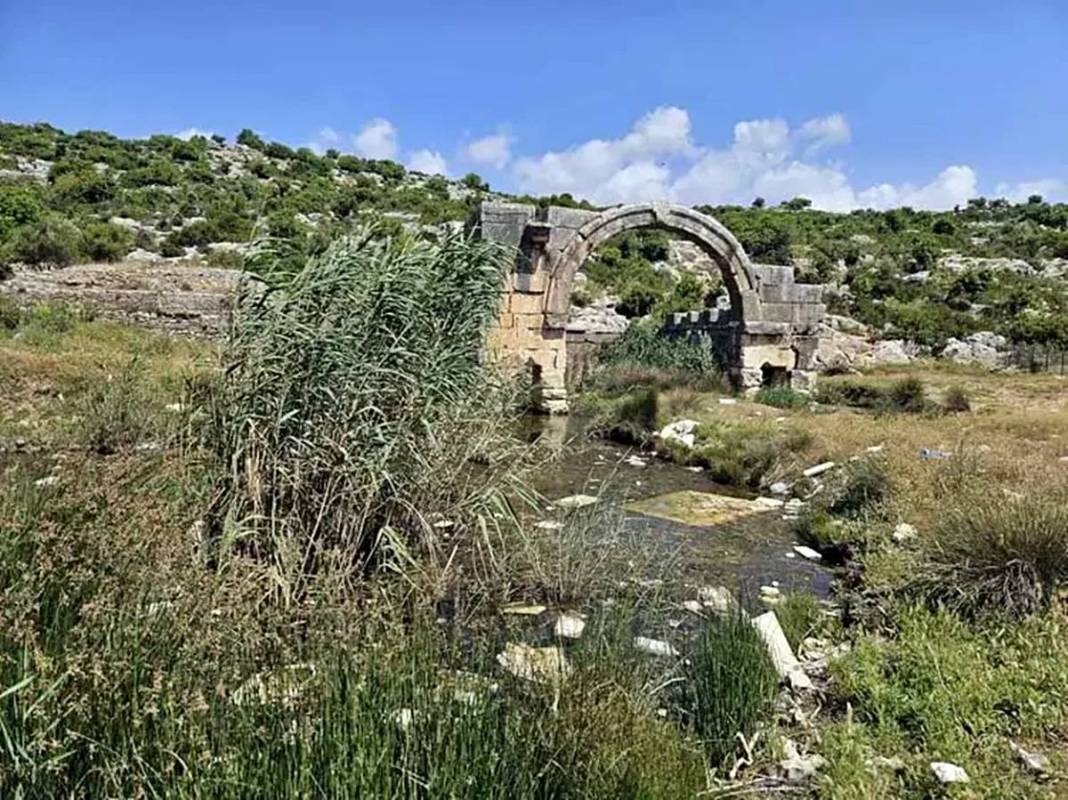 Geçmişten gelen şifa: Yıllarca saklı kalan termal tesis turizme açılıyor! Çöpten çıkan 1800 yıllık kutsal çeşme 11